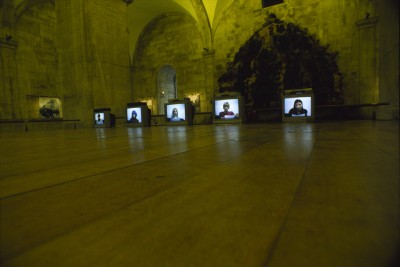 Video installation in Museo da Aqua consisted of five videos in which Czech women read adverts for sexual services. Real ads originated from a Czech personal advertisement newspaper. The ads were translated into Portuguese and the women read them phonetically, as they did not speak the language. The ads included authentic telephone numbers.